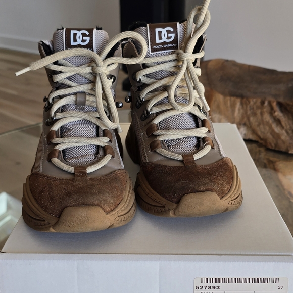 Dolce & Gabbana Kids Boots in Brown and Cream